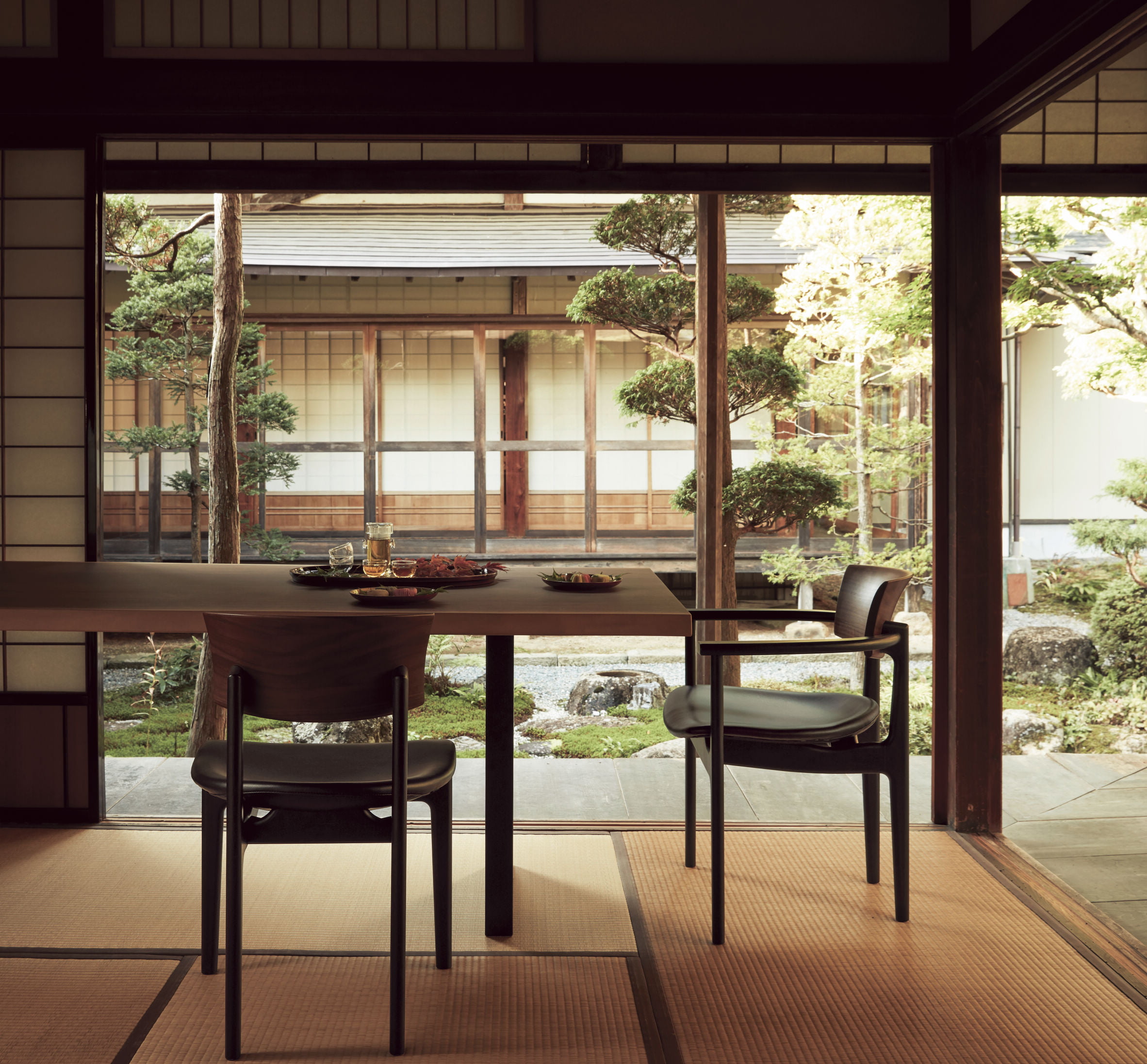 PREMIUM TABLE - 国産無垢家具は飛騨高山発の家具メーカー KASHIWA